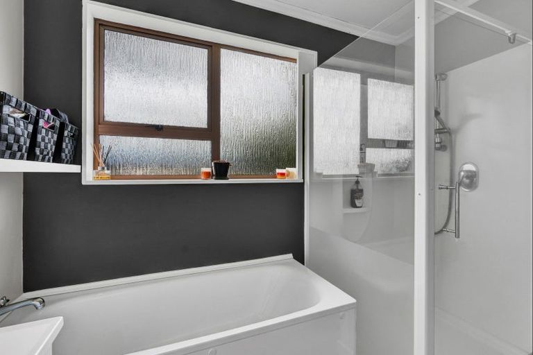 Photo of property in 1 Tainui Terrace, Inglewood, 4330