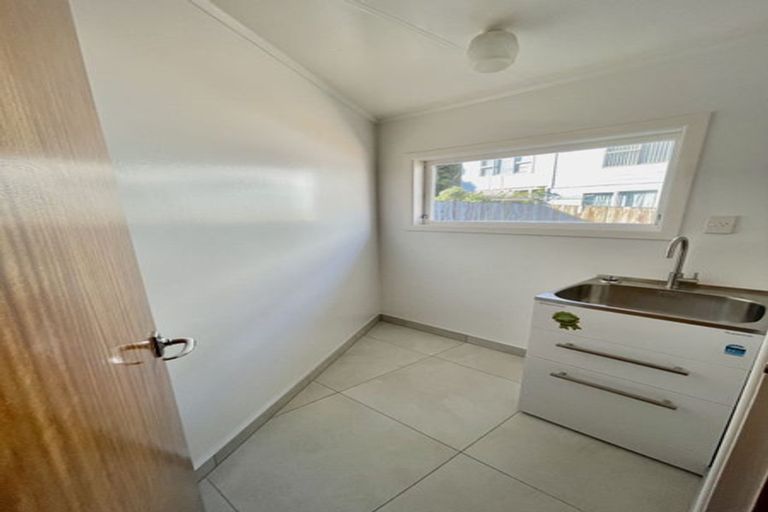 Photo of property in 76 Stewart Drive, Newlands, Wellington, 6037
