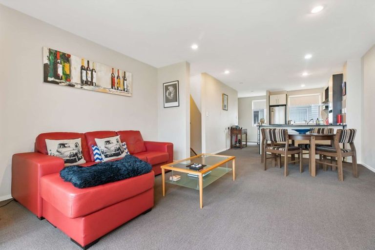 Photo of property in 11/6 Islington Avenue, New Lynn, Auckland, 0600