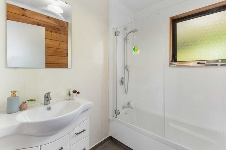 Photo of property in 8 Shackle Lane, Whitby, Porirua, 5024