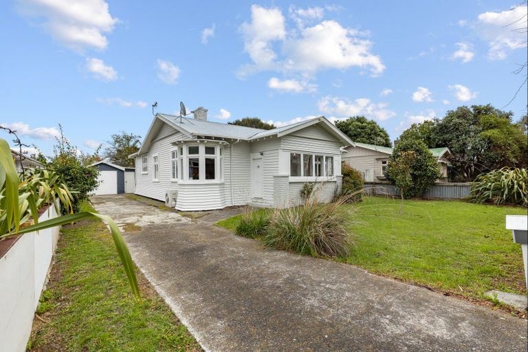 Photo of property in 36 Kingswood Street, Takaro, Palmerston North, 4412