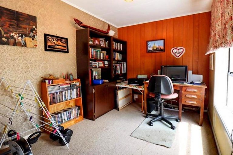 Photo of property in 16 Hunter Street, Dannevirke, 4930