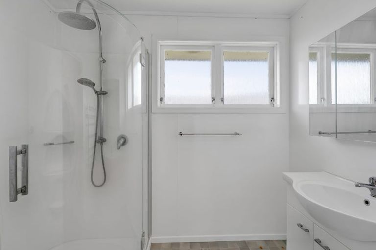 Photo of property in 14 Kauri Street, Merrilands, New Plymouth, 4312