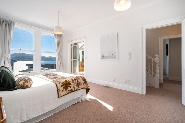 Photo of property in 2 The Crescent, Roseneath, Wellington, 6011