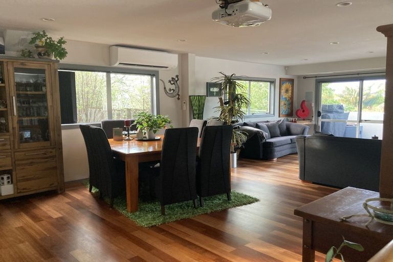 Photo of property in 14 Bush View Lane, Northcote Point, Auckland, 0627