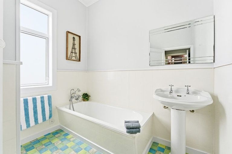 Photo of property in 52 Parsons Street, Saint Johns Hill, Whanganui, 4501