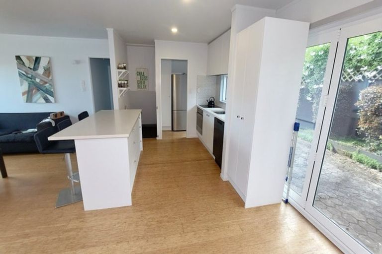 Photo of property in 1/5a Pullum Street, Birkenhead, Auckland, 0626