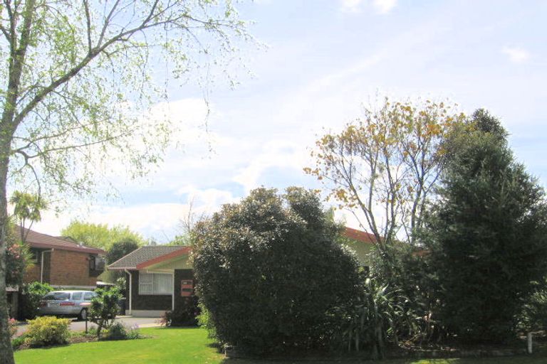 Photo of property in 8 Waitawa Place, Lynmore, Rotorua, 3010