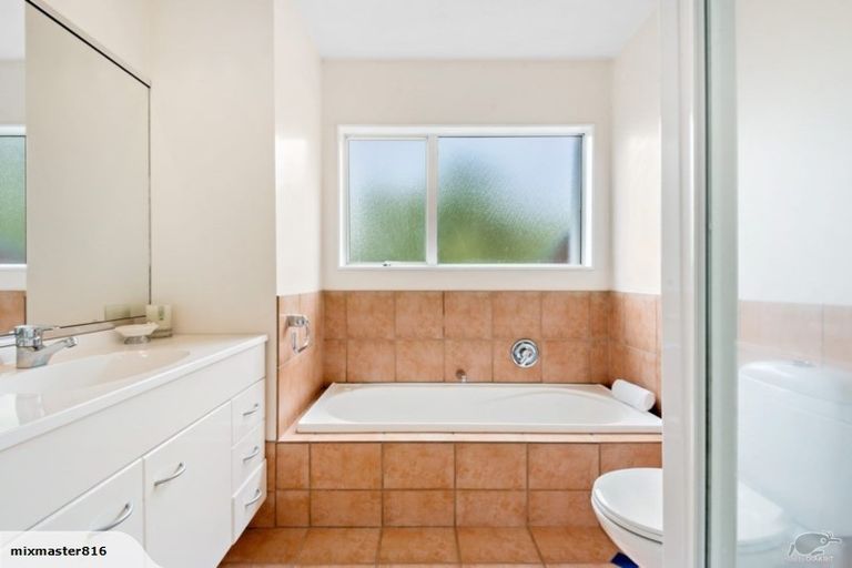 Photo of property in 514 South Titirangi Road, Titirangi, Auckland, 0604