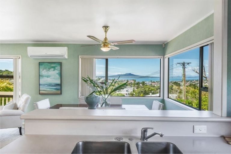 Photo of property in 2/33 Parr Terrace, Castor Bay, Auckland, 0620