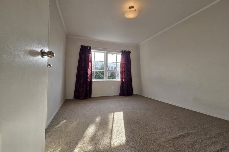 Photo of property in 67 Redoubt Road, Goodwood Heights, Auckland, 2105