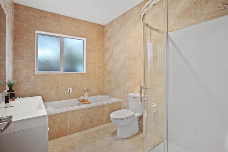 Photo of property in 108 Simpson Road, Henderson Valley, Auckland, 0614