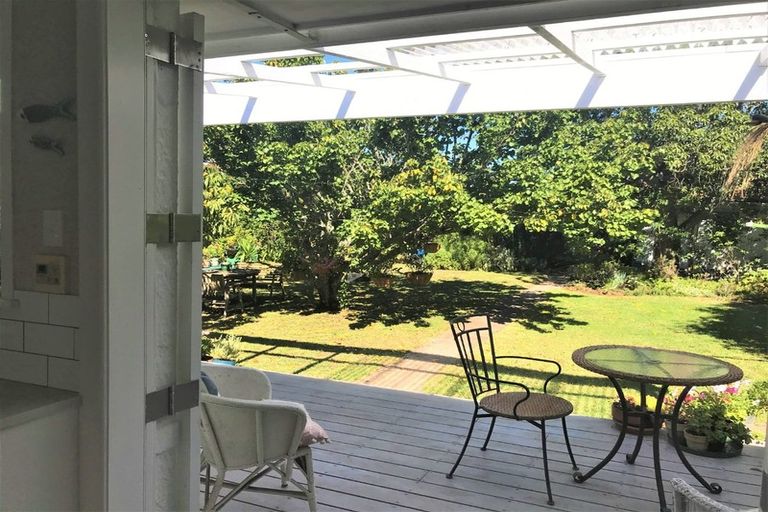 Photo of property in 6 Miro Road, Mangere Bridge, Auckland, 2022