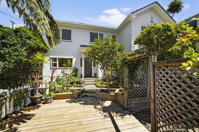 Photo of property in 12 Williamson Way, Karori, Wellington, 6012