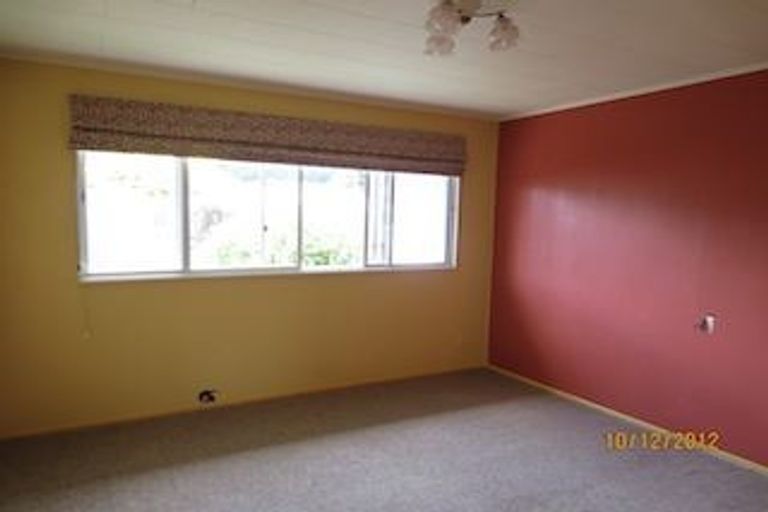 Photo of property in 1f1-a Sequoia Place, Maoribank, Upper Hutt, 5018