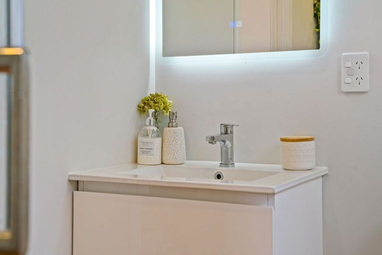 Photo of property in 2/19 Bishopgate Street, Birkdale, Auckland, 0626