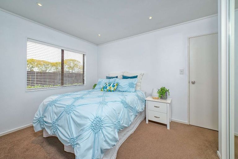 Photo of property in 4/58 Manuroa Road, Takanini, 2112