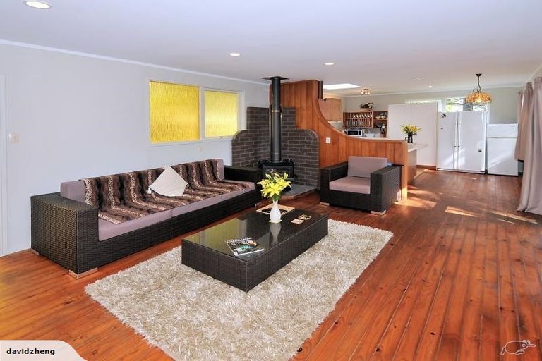Photo of property in 56 Valley View Road, Glenfield, Auckland, 0629