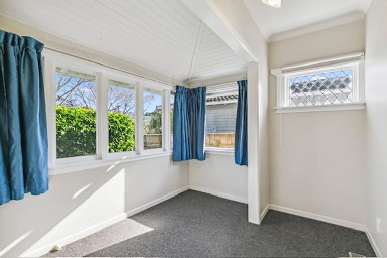 Photo of property in 5 Burrows Avenue, Karori, Wellington, 6012