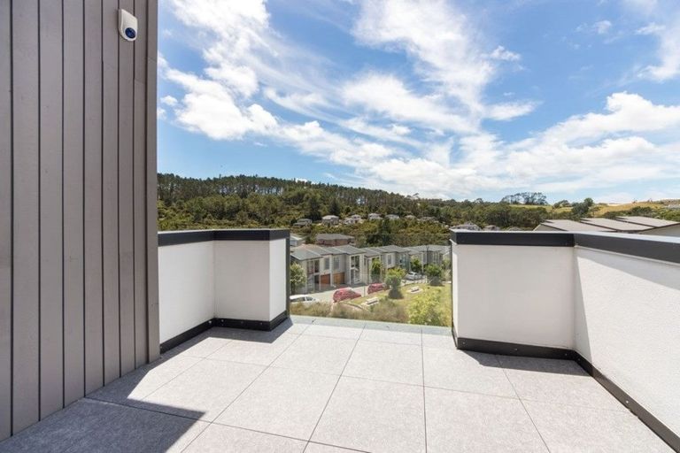 Photo of property in 2/10 Silver Moon Road, Albany Heights, Auckland, 0632