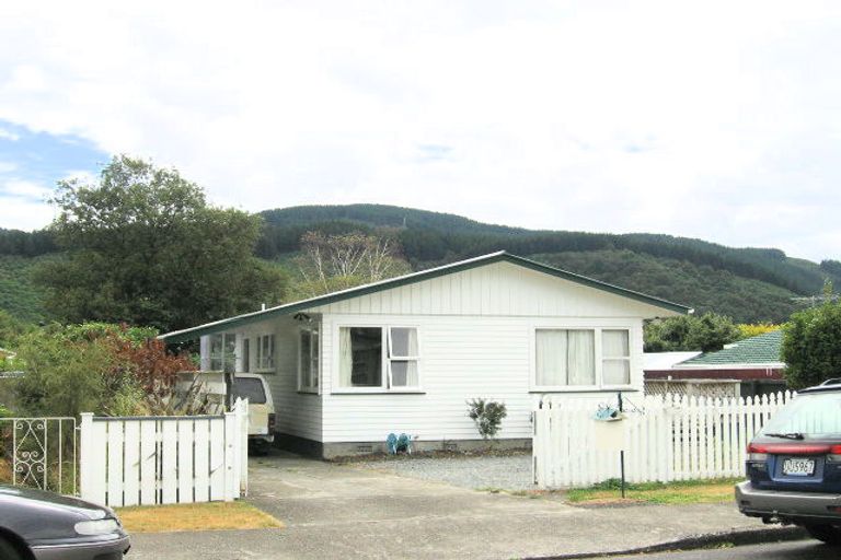 Photo of property in 5 Ruru Crescent, Heretaunga, Upper Hutt, 5018