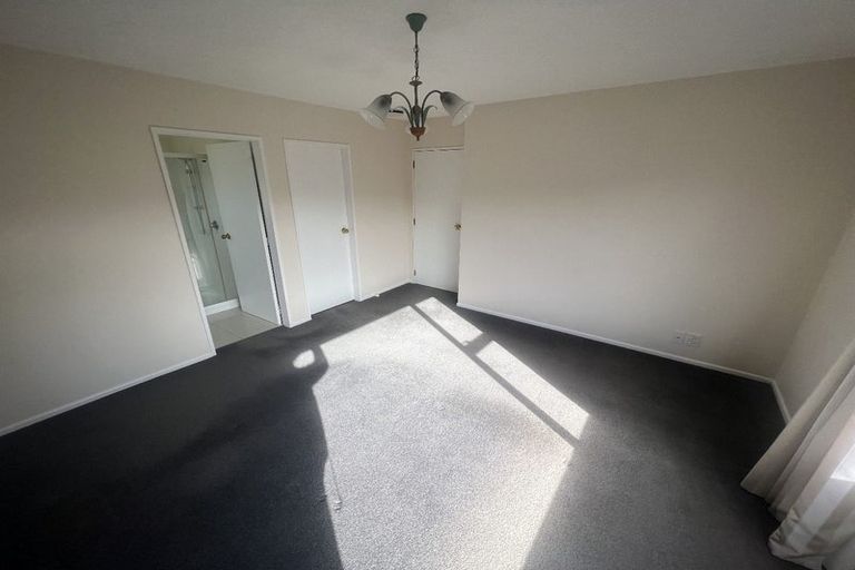 Photo of property in 122 Westchester Drive, Churton Park, Wellington, 6037