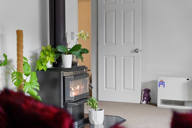 Photo of property in 5 Oakwood Grove, Paraparaumu Beach, Paraparaumu, 5032