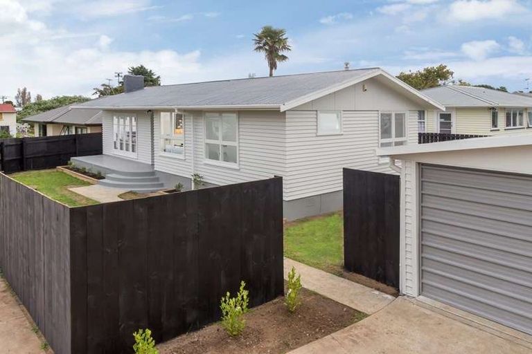 Photo of property in 8a White Road, Manurewa, Auckland, 2102