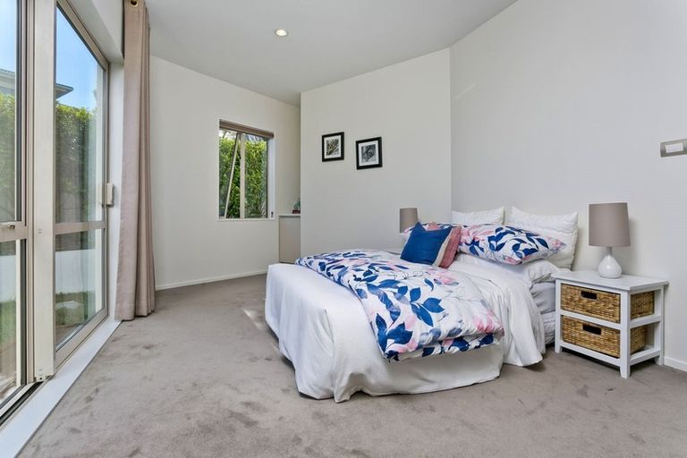 Photo of property in 8 Currey Crescent, Milford, Auckland, 0620