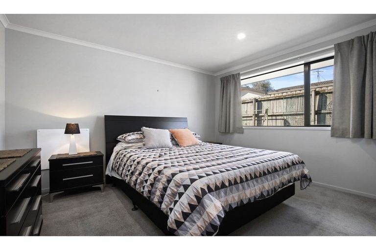 Photo of property in 8 Logan Place, Waiuku, 2123