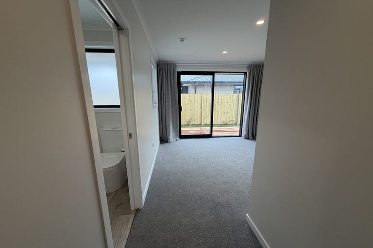 Photo of property in 143 Otuwairoa Esplanade, Opaheke, 2113