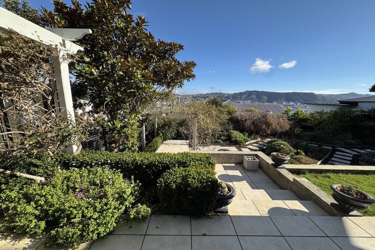 Photo of property in 45 The Crescent, Roseneath, Wellington, 6011