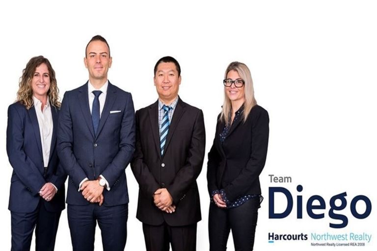 Photo of property in 25 Crompton Road, Massey, Auckland, 0614