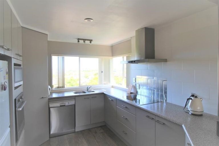 Photo of property in 17 Soling Place, West Harbour, Auckland, 0618