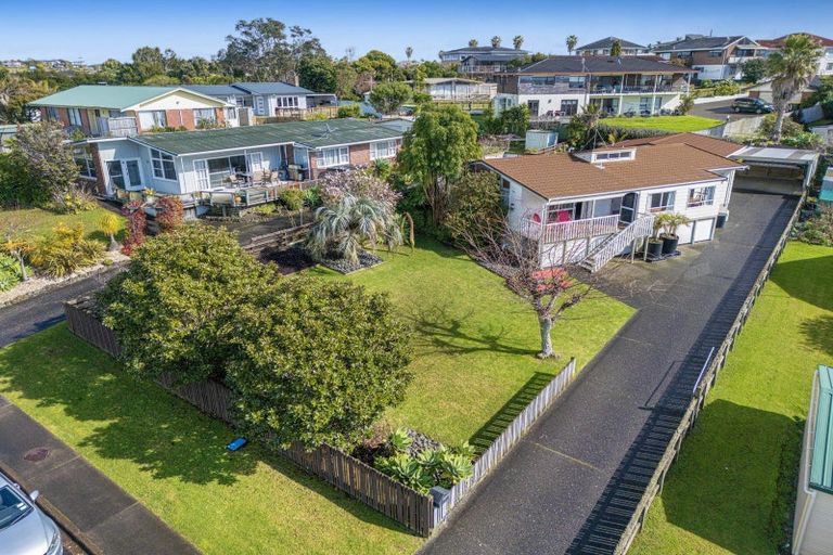 Photo of property in 11 Fairway Avenue, Red Beach, 0932