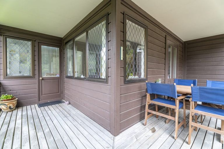 Photo of property in 6 Burbank Crescent, Churton Park, Wellington, 6037