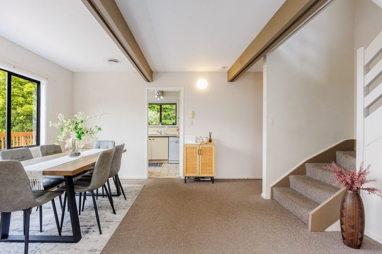 Photo of property in 2/70 Ayton Drive, Totara Vale, Auckland, 0629