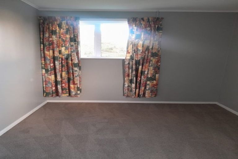 Photo of property in 10 Churchill Crescent, Foxton, 4814