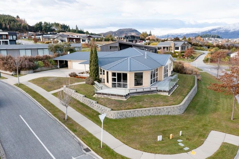 Photo of property in 2 Island View Place, Wanaka, 9305