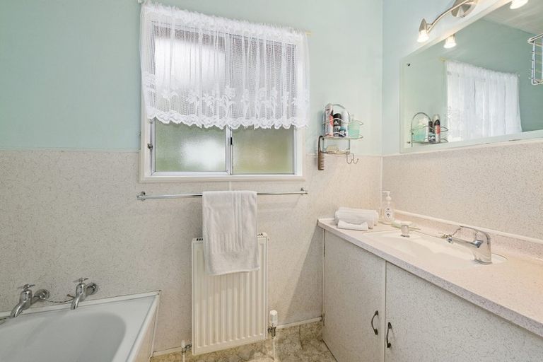 Photo of property in 2/50 Lincoln Avenue, Tawa, Wellington, 5028