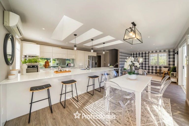 Photo of property in 14 Ronald Scott Grove, Riverstone Terraces, Upper Hutt, 5018