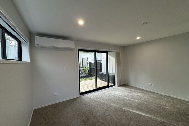 Photo of property in 2 Mikoikoi Crescent, Mangere Bridge, Auckland, 2022