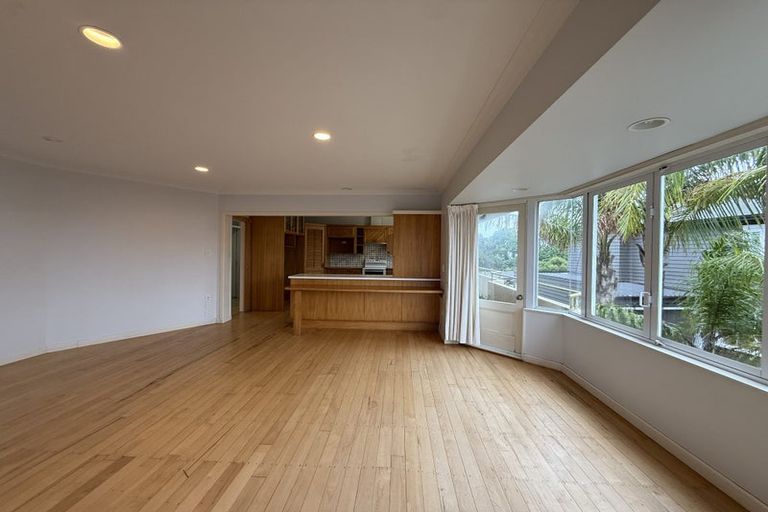 Photo of property in 13 Peter Terrace, Castor Bay, Auckland, 0620
