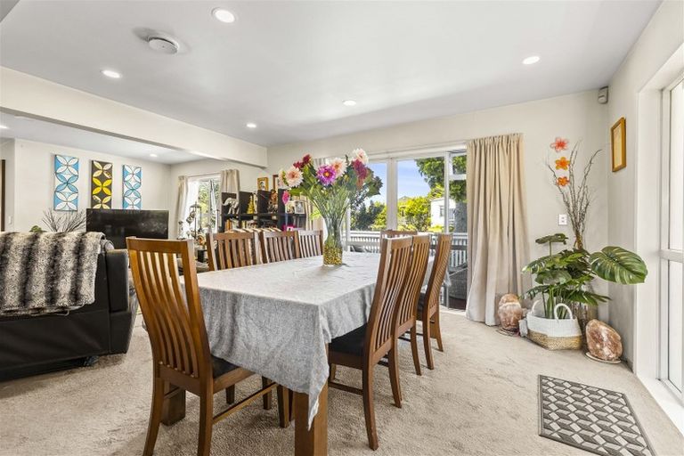 Photo of property in 35 Nikau Street, New Lynn, Auckland, 0600