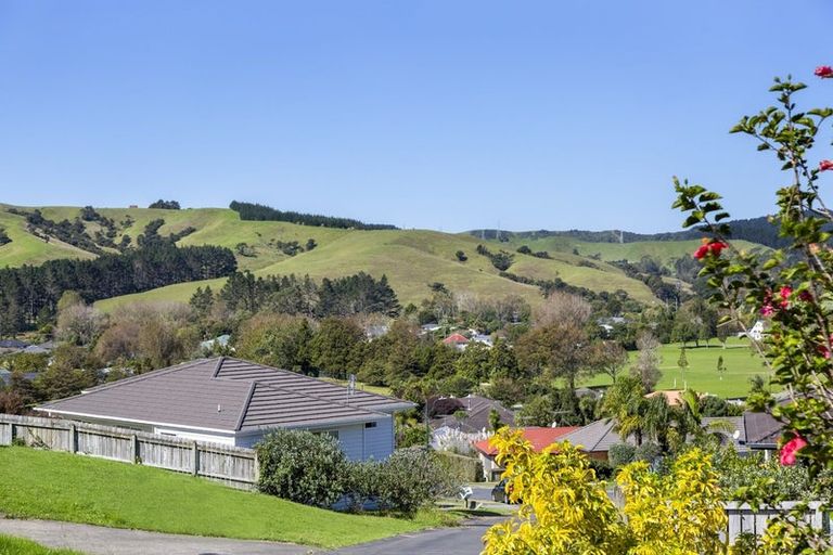 Photo of property in 36 Te Kauri Place, Helensville, 0800