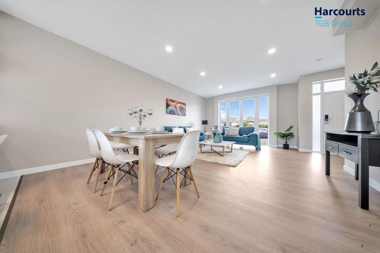 Photo of property in 35 Aviation Street, Takanini, 2112