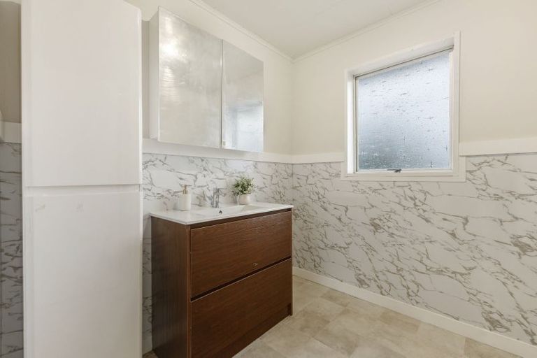 Photo of property in 92 Kayes Road, Pukekohe, 2120