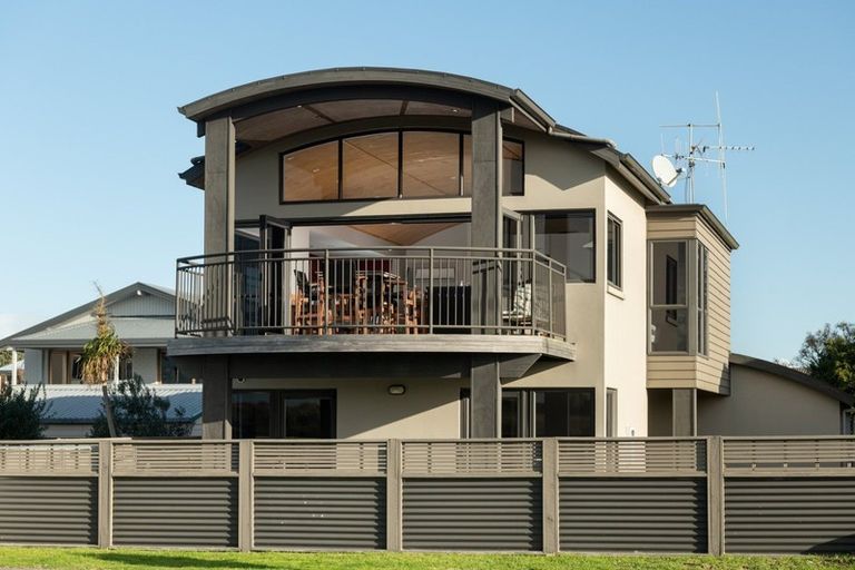 Photo of property in 908a Papamoa Beach Road, Papamoa Beach, Papamoa, 3118