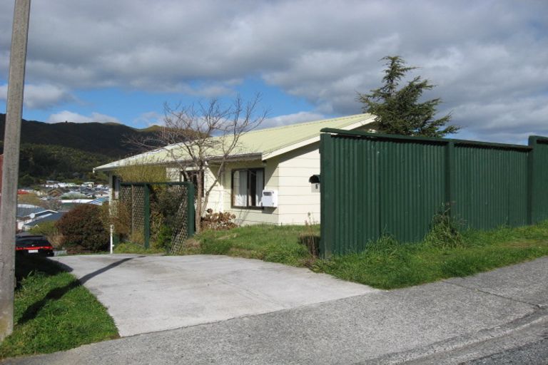 Photo of property in 5 Naseby Grove, Wainuiomata, Lower Hutt, 5014