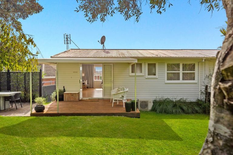 Photo of property in 2/19 Bishopgate Street, Birkdale, Auckland, 0626